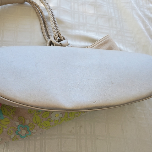 Vera Bradley retired Resort tote sitting in a tree - Picture 4 of 8